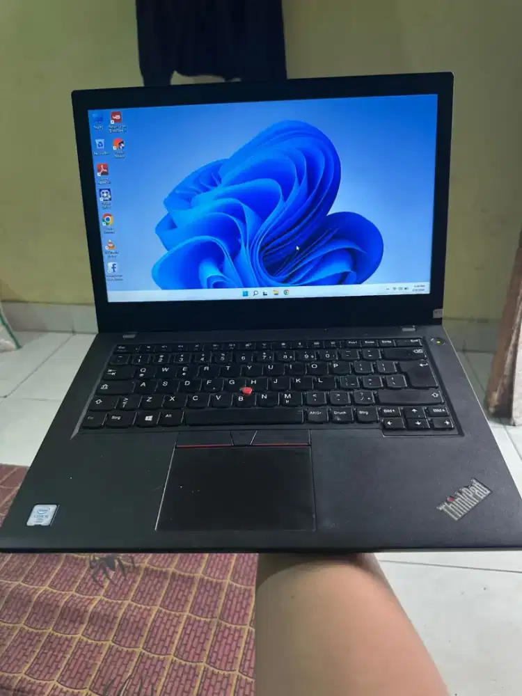 Laptop Lenovo t470 prosesor core i5 ram 8gb ssd 256gb mulus no minus