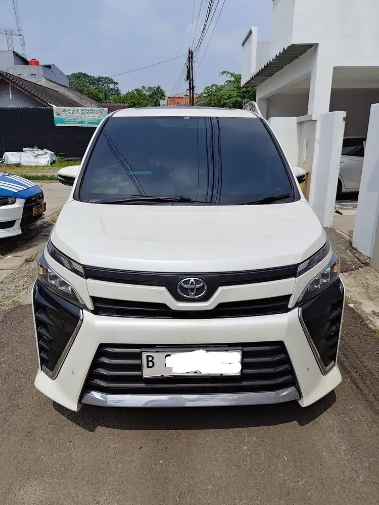 Toyota Voxy 2018