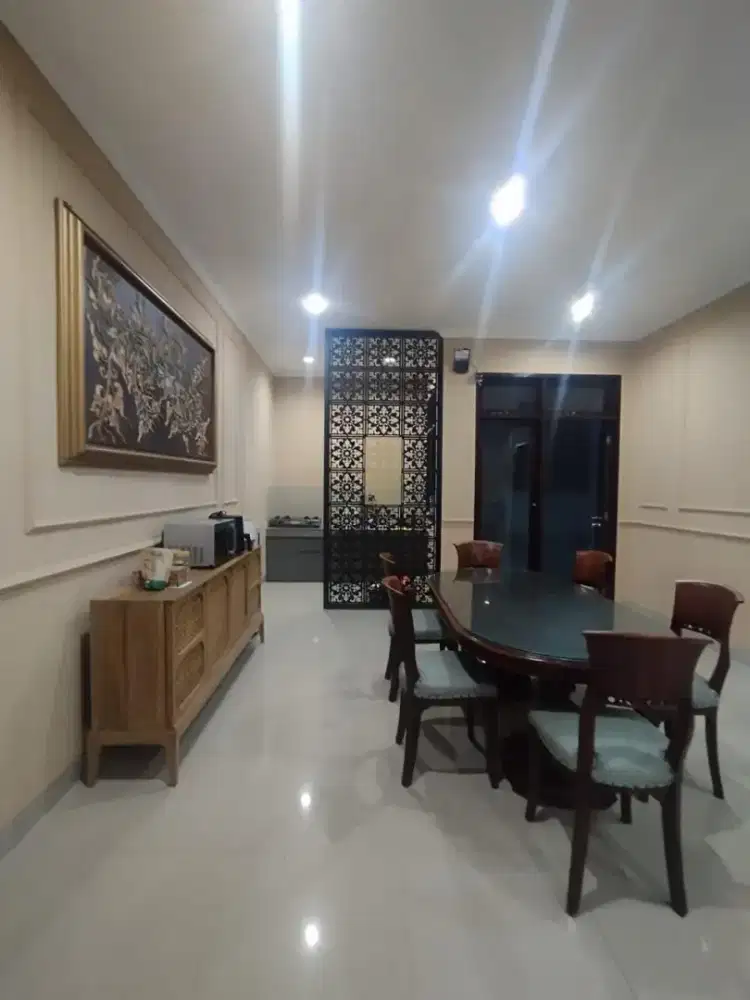 Disewakan Tahunan Rumah 2 lantai semi furniture, Jimbaran.