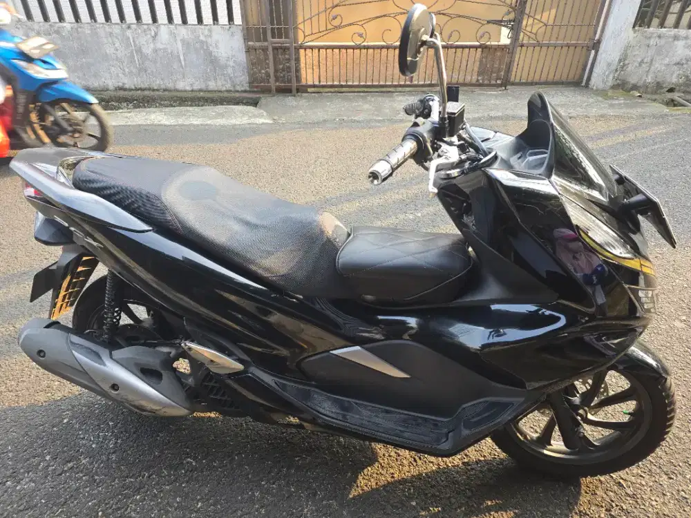 Dijual motor PCX 150cc tahun 2017 (bisa nego)
