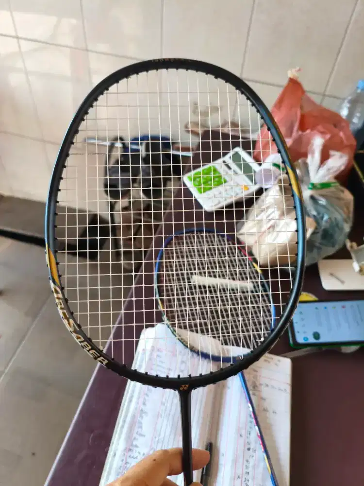 Tas badminton dan raket badminton