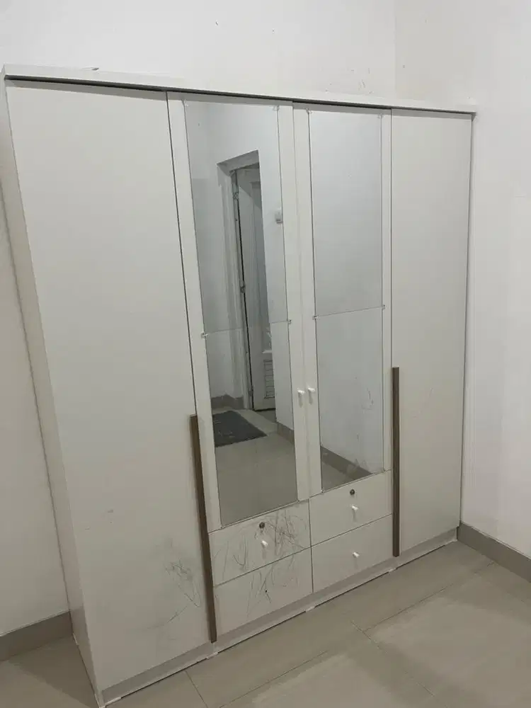 Lemari pakai an