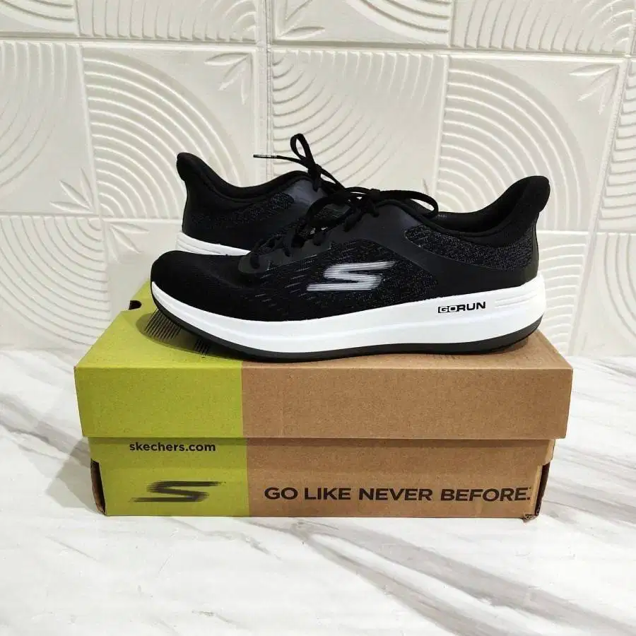 (NEW BNIB) Sepatu Running Skechers Go Run Pulse 2.0