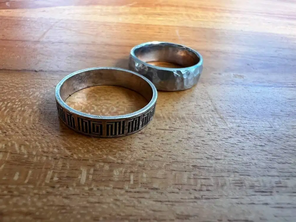 2 Cincin Perak 925 Handmade – Cincin Mantra Buddha & Hammered Ring