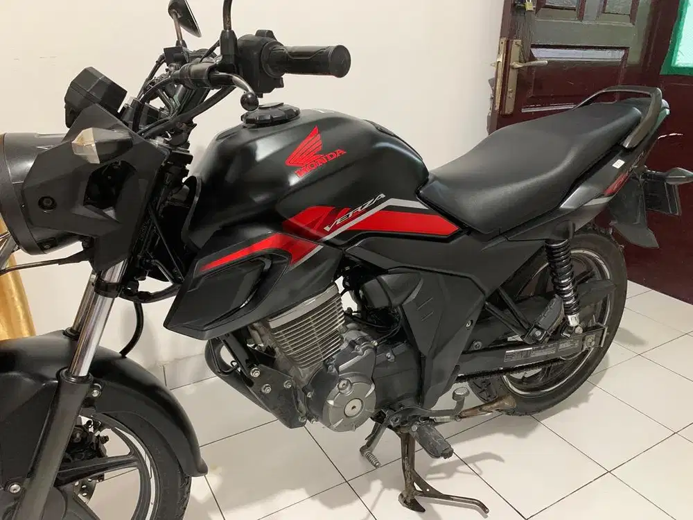 CB Verza 2024 - Warna Hitam