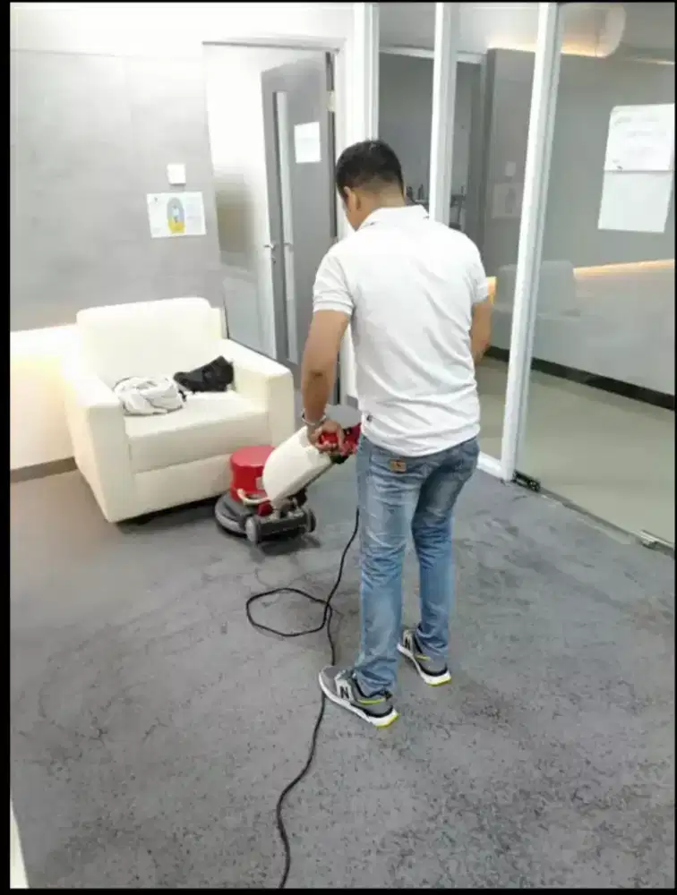 Pembersihan ruang perkantoran dan rumah