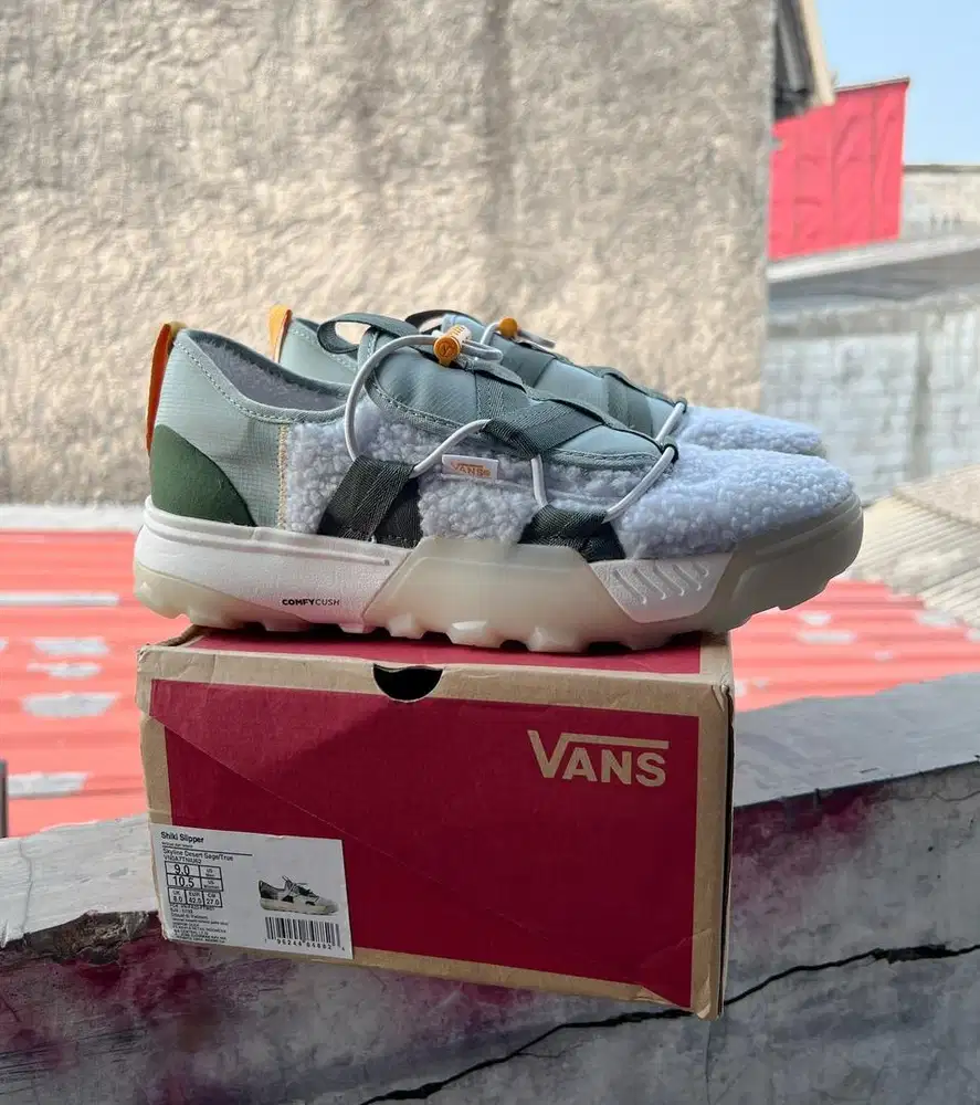 VANS SHIKI SLIPPER SKYLINE