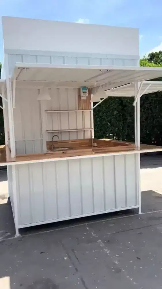 Booth Container