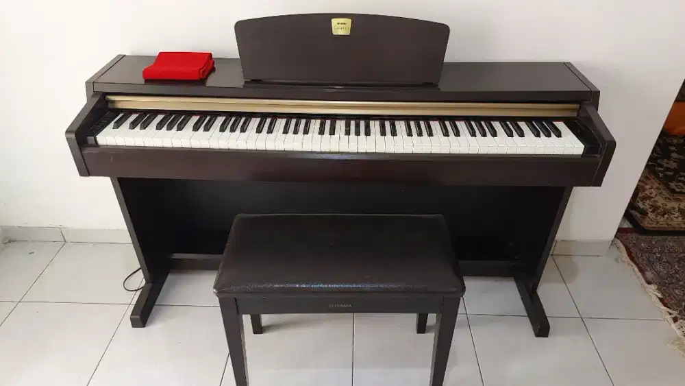 Yamaha Clavinova CLP 220 seperti baru