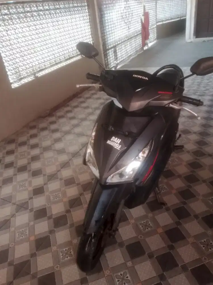 Djual cepat motor merk honda vario tahun 2015