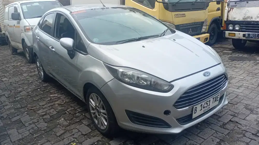 Fiesta type sedan ori luar dalam