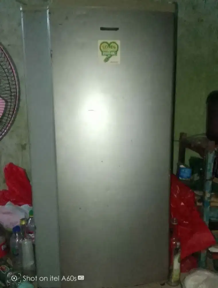 dijual kulkas satu pintu merk sharp dingin beku minus pemakaian