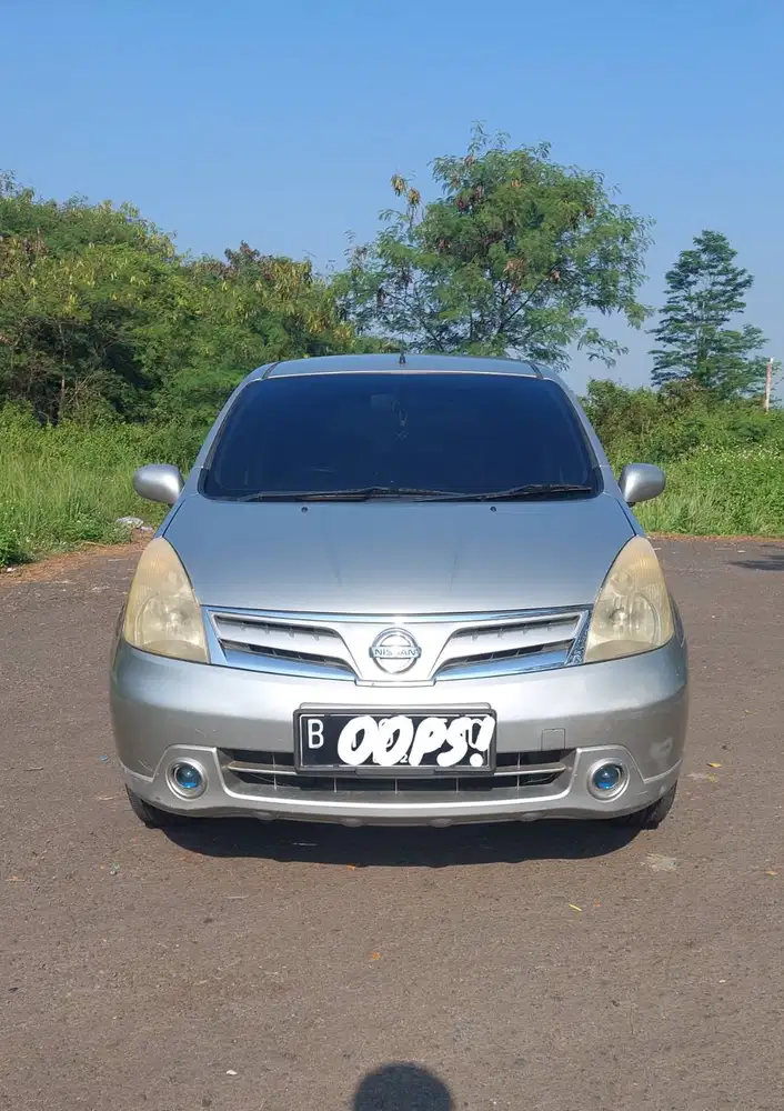 Grand Livina VX MT 2011 siap gass