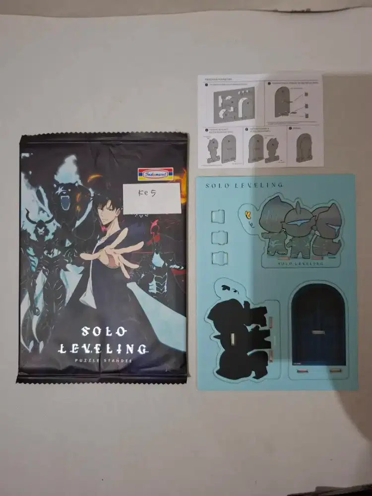 LIMITED EDITION: Puzzle Standee Solo Leveling Indomaret (per pcs)