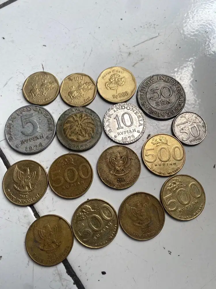 Uang koin kuno berbagai macam