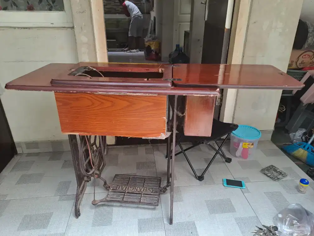 Meja mesin jahit