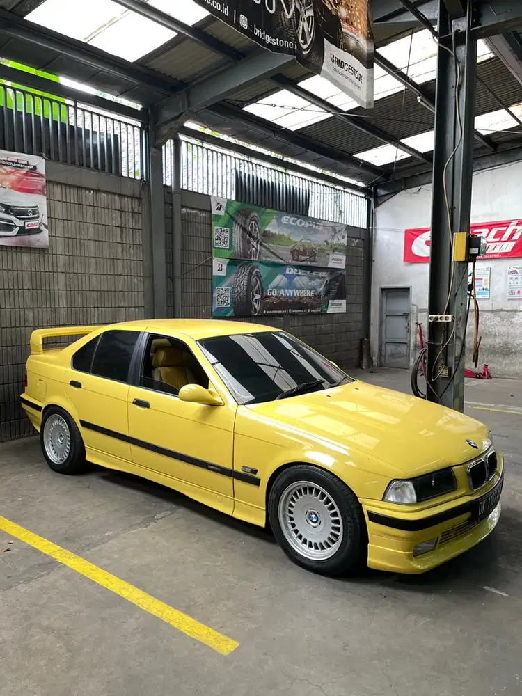 BMW 323i 1996 Bensin