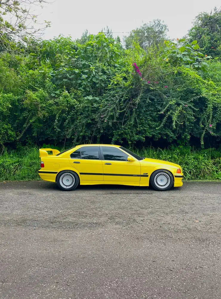 BMW 323i 1996 Bensin