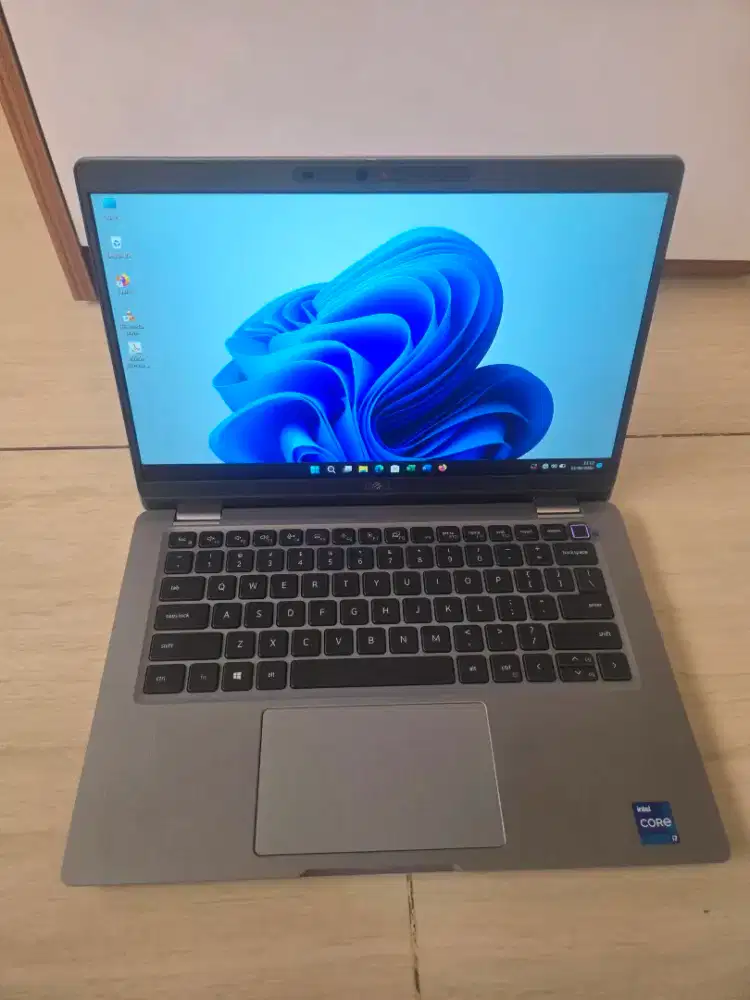 Laptop Dell latitude 5320 core i7 generasi 11 jos