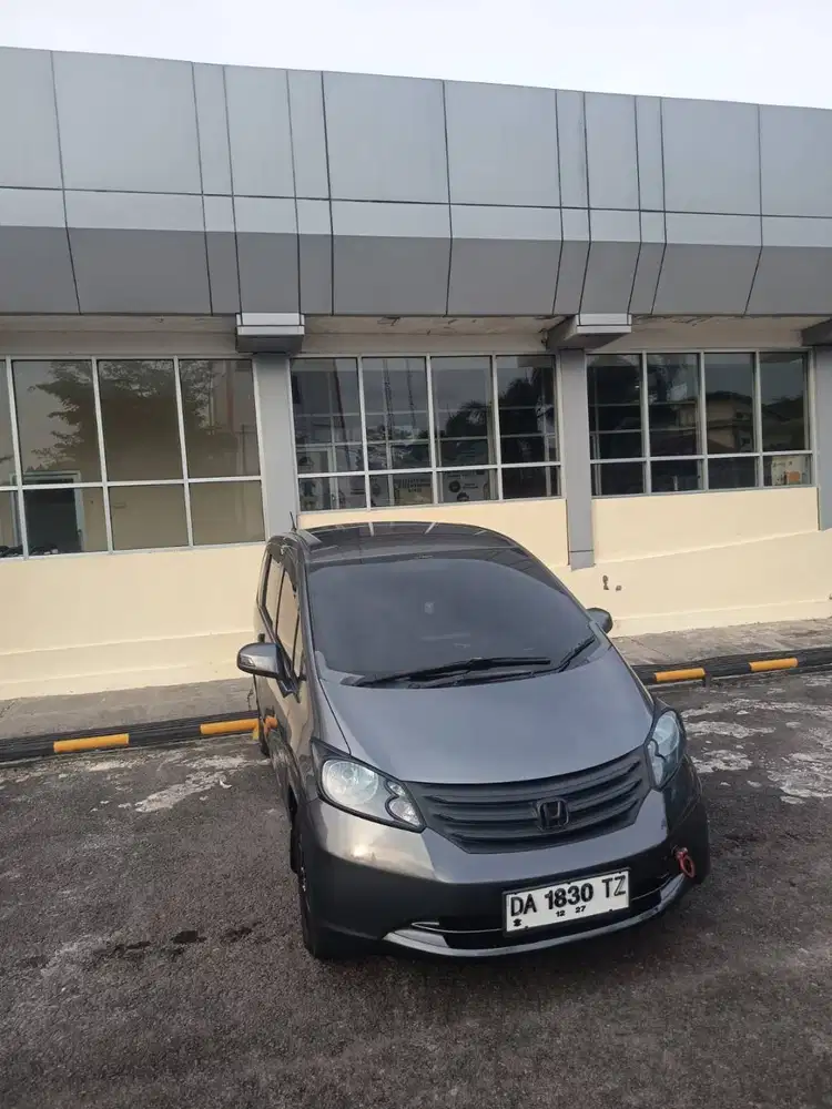 Di jual Honda Freed 2010