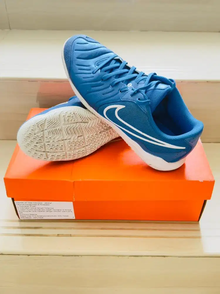 Nike Men's Legend 10 Academy Indoor Soccer Shoes DV4341-400