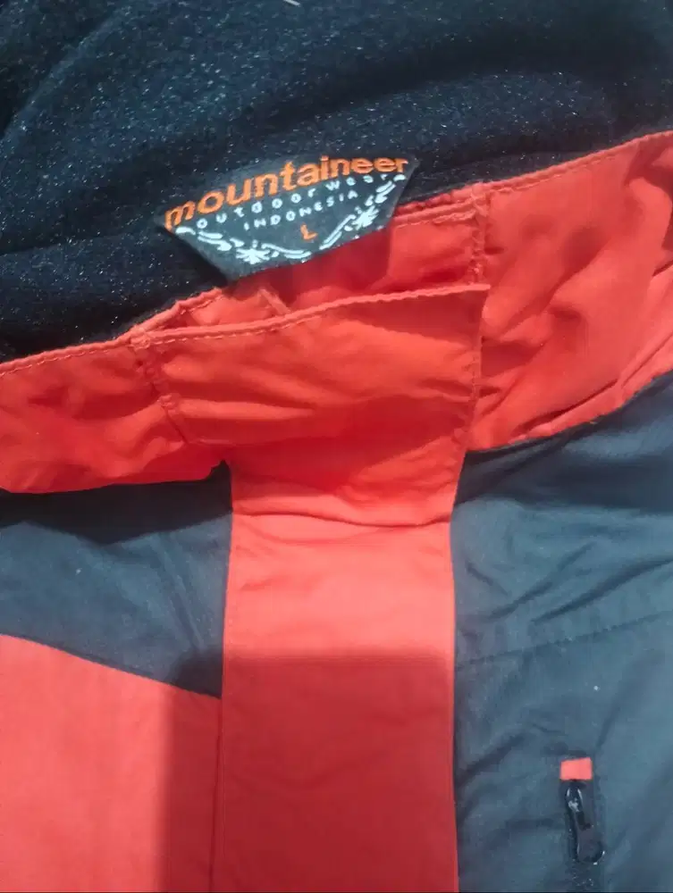 Jaket mountaineer outdoor warna masih baru