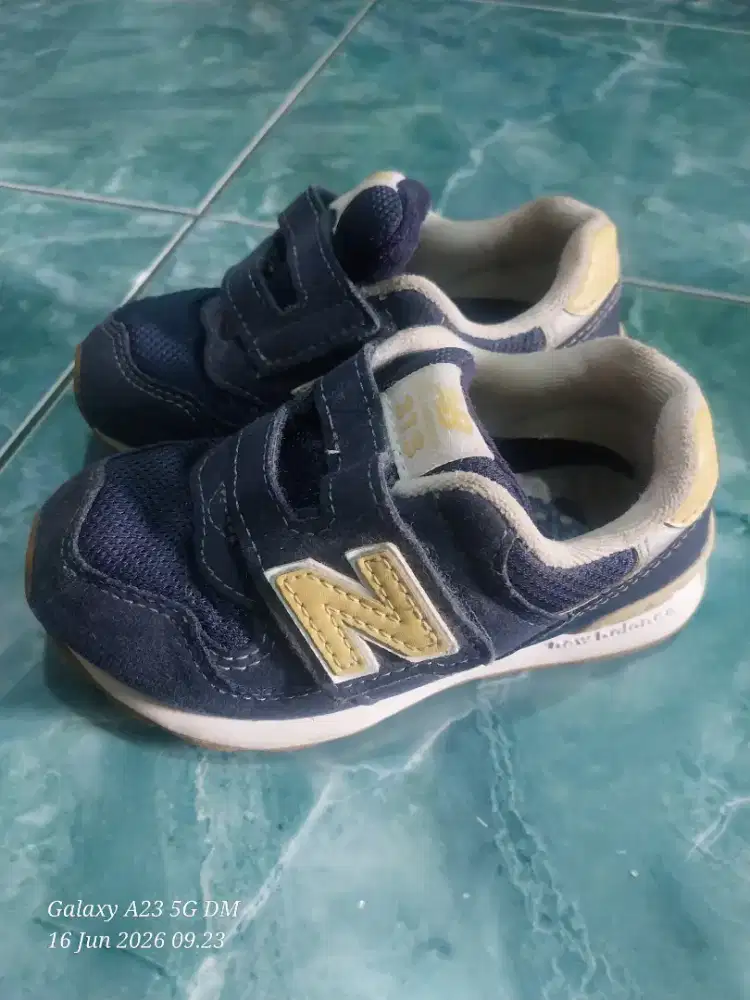 Sepatu anak orian..