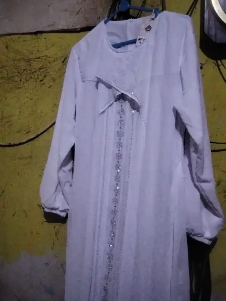 Gamis putih baru