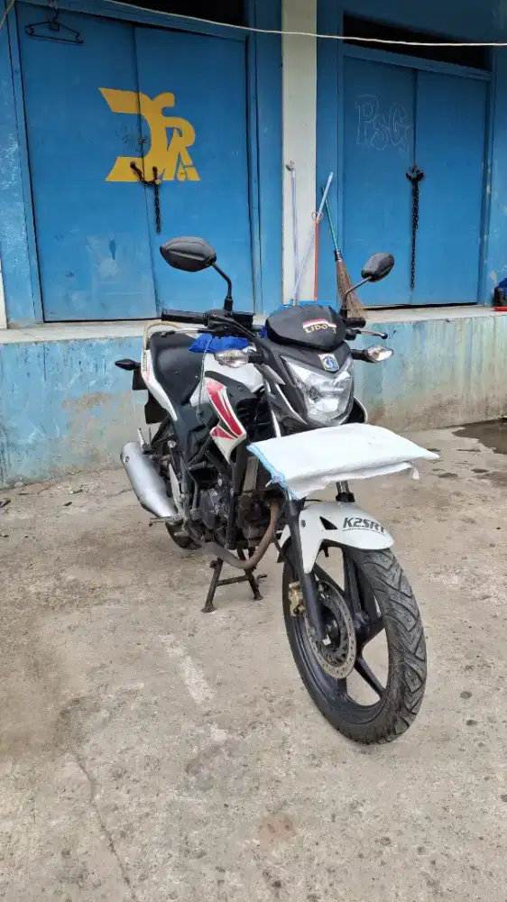 dijual honda cb150r merah-putih