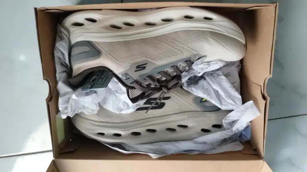 SEPATU SKECHERS