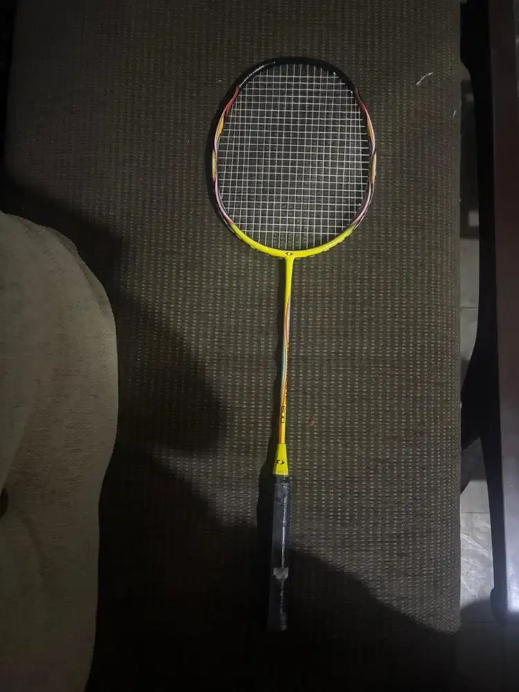 Raket badminton astec hurricane 600