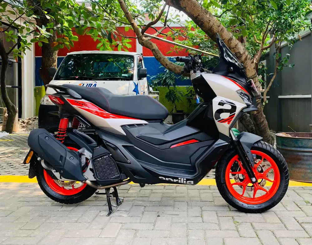 Aprilia SR GT 200
