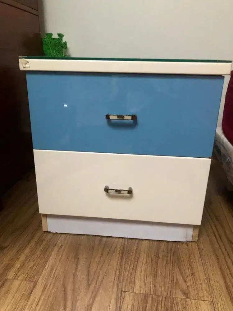 Rak laci kecil / dekorasi kamar