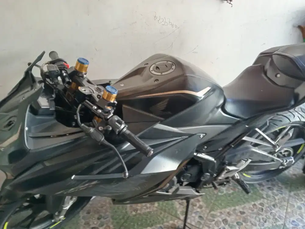 Jual motor CBR 150R tahun 2023