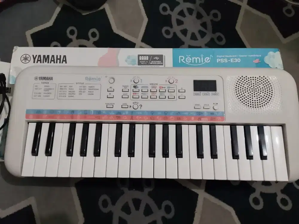 KEYBOARD YAMAHA PSS-E30 REMIE