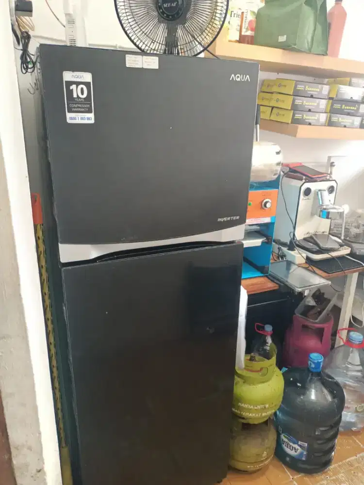 Bismillah Dijual Kulkas Aqua 2 pintu inverter