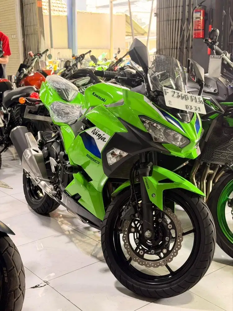 Baru 3bln Pakai‼️ Ninja 250 ABS Keyless 2026 KM 300 perak - Zaky