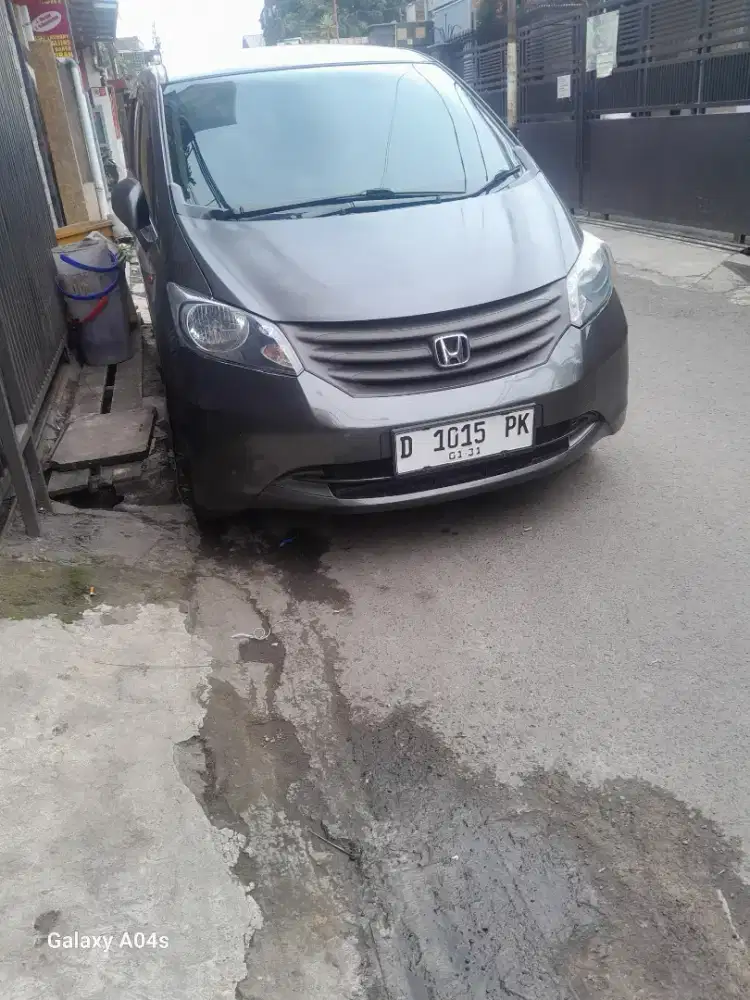 Honda freed tipe standar 2009