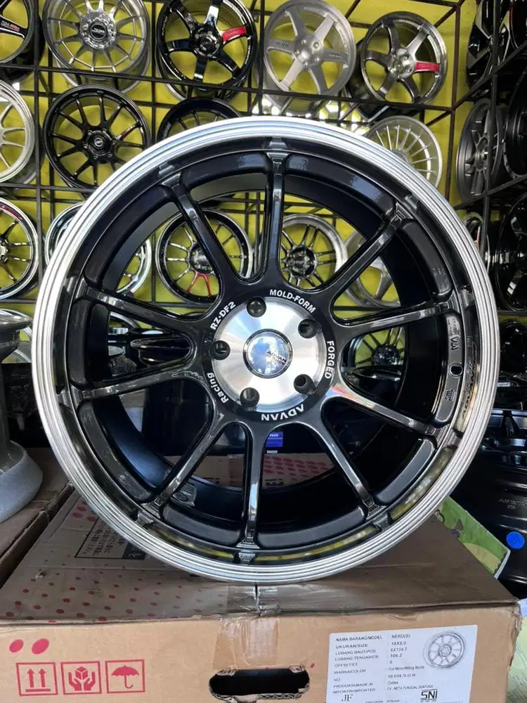 VELG ADVAN RZ-DF R18*9.5 H5*114.3 Spec innova