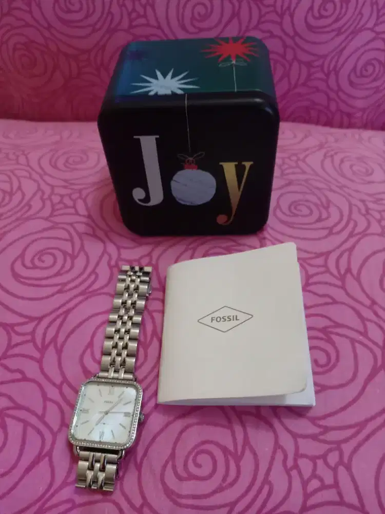 Jam tangan fosil wanita