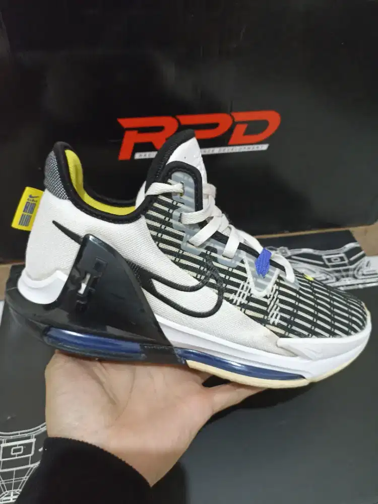 SEPATU NIKE LEBRON WITNESS 6