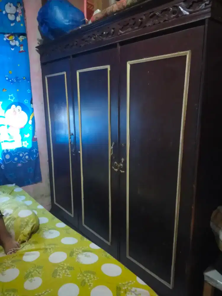 Lemari pakaian 3 pintu