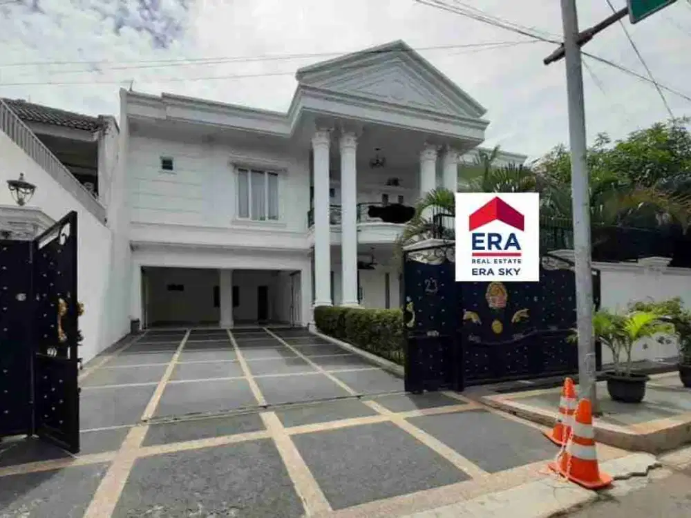 Rumah Mewah di Tebet Timur SHM Tepi Jalan Raya Lokasi sangat strategis Cocok untuk rumah tinggal dan usaha