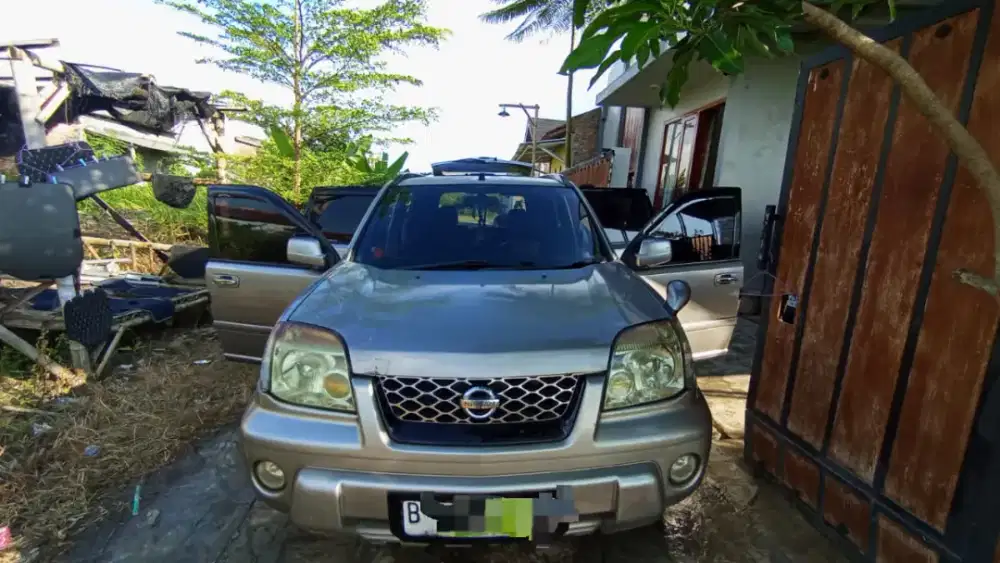 Mobil Nissan Xtrail sehat terawat kesayangan