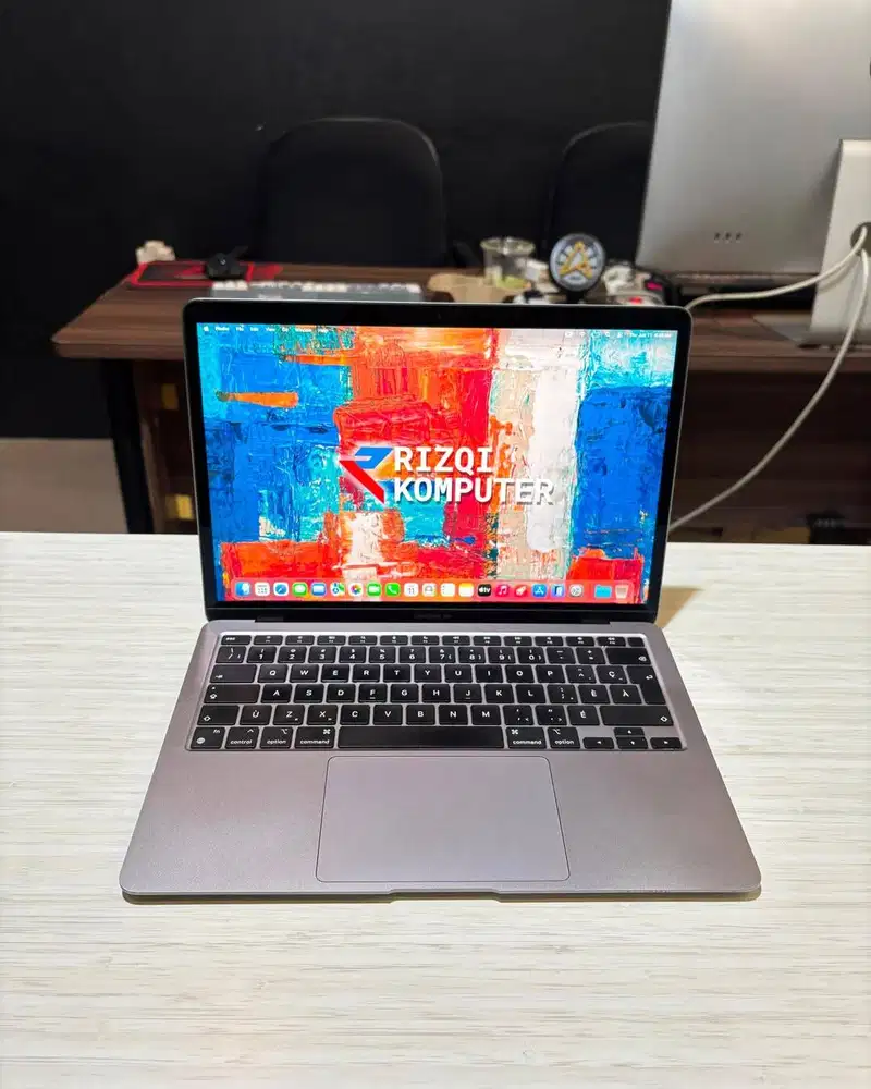 MacBook Air M1 2020 Apple M1 CPU 8 Core RAM 8GB SSD 512GB