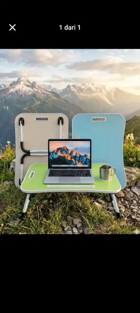 Meja Belajar dan Laptop