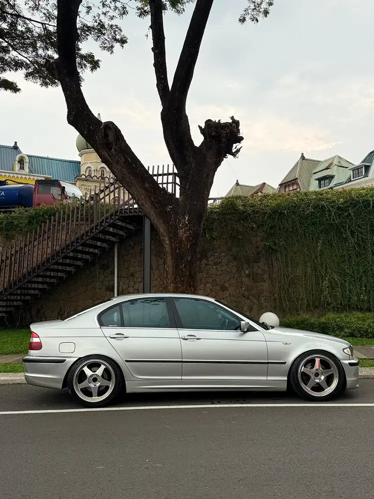 BMW 325i 2003 Bensin