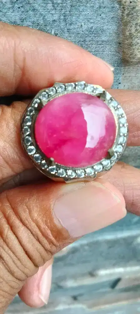 Cincin batu ruby