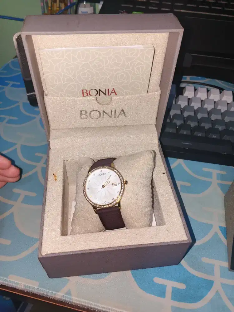 Jam tangan perempuan Bonia