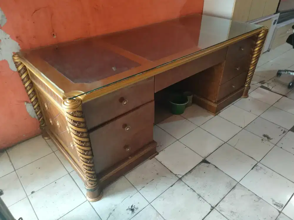 meja direksi kayu
